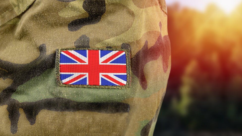 Знак на руке британского солдата