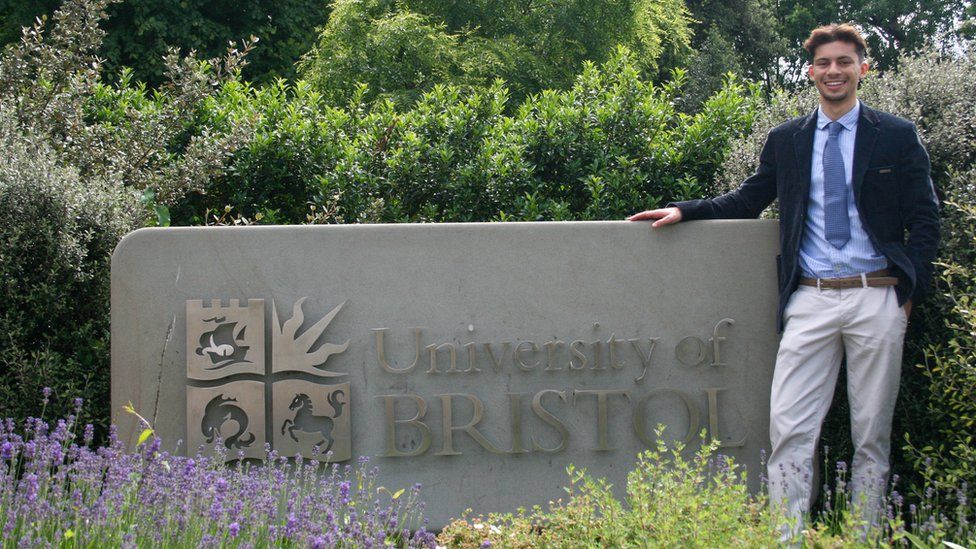 Oscar at the University of Bristol plinth