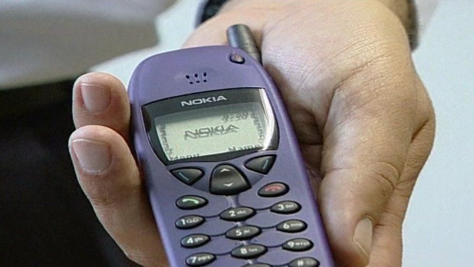 Ms Pratt was called on her Nokia 6100 at 23:30 BST