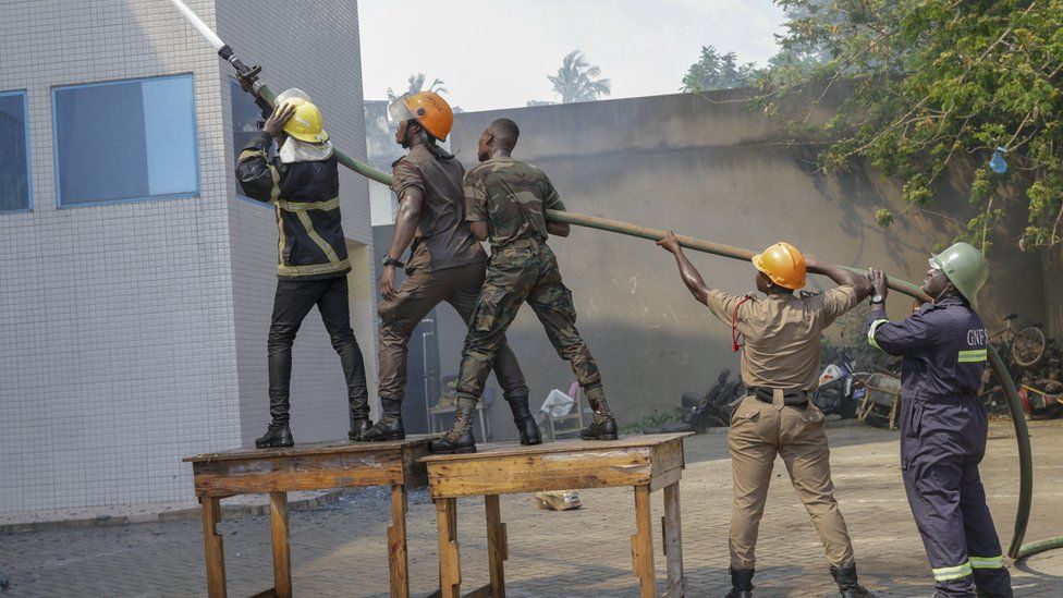 Firemen from Ghana National Fire Service and the Ghana army attending to a fire at the Ghana Revenue Authority office in Accra, Ghana, 1 December 2019.