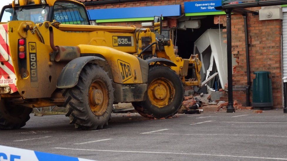 JCB used in botched ramraid at Skellingthorpe Coop BBC News