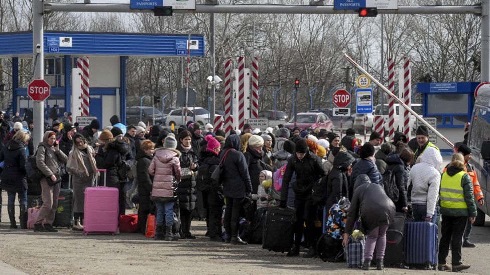 Nottinghamshire Welcomes More Than 800 Ukrainian Refugees - BBC News