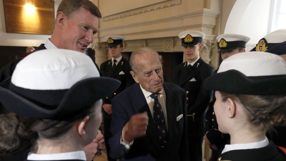 Queen helps mark 100 years of Pangbourne College BBC News