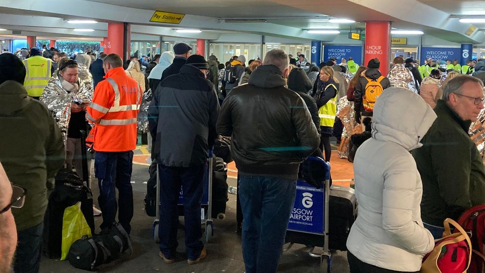 Queues outside Glasgow Airport following concern of an item in a passenger's bag