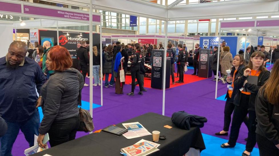 Jobs fair in Milton Keynes offers 10,000 vacancies - BBC News