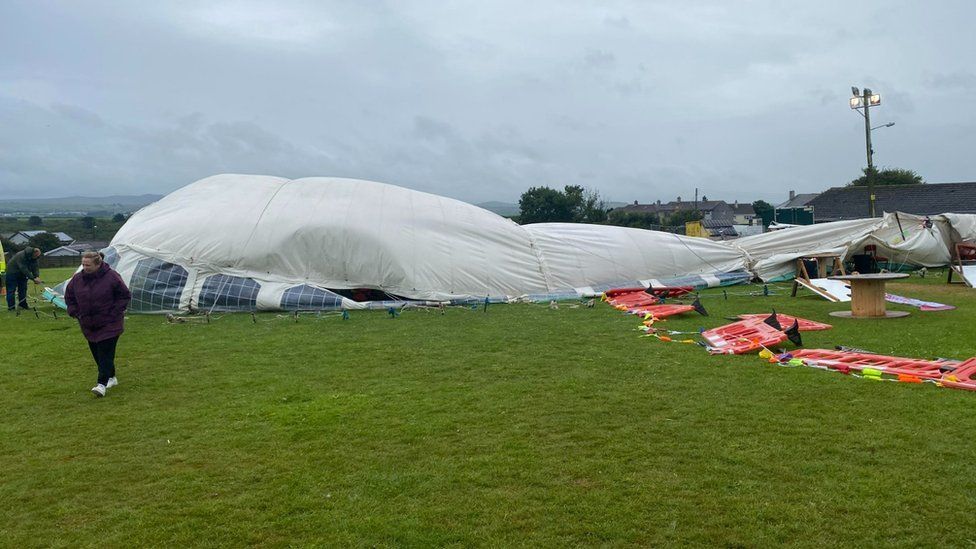 Delabole Carnival cut short as marquee 'flattened' by wind - BBC News