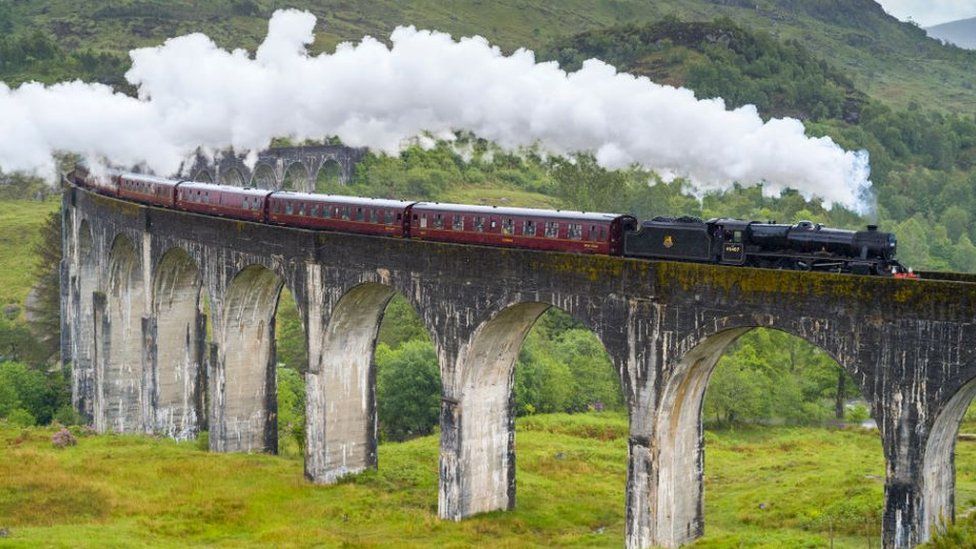Jacobite crossing the Glenfinnan Viaduct