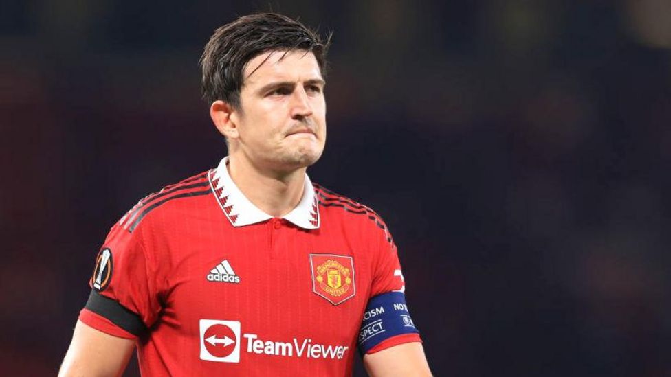 Manchester United: M﻿aguire backed 'to work his way out of it' - BBC Sport