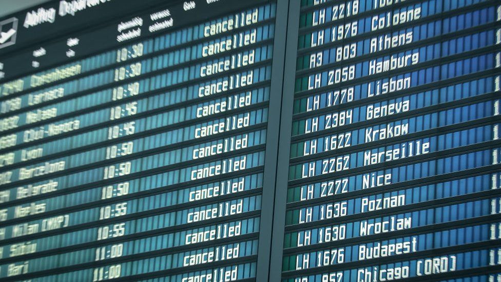 A board in Munich Airport that shows flights cancelled