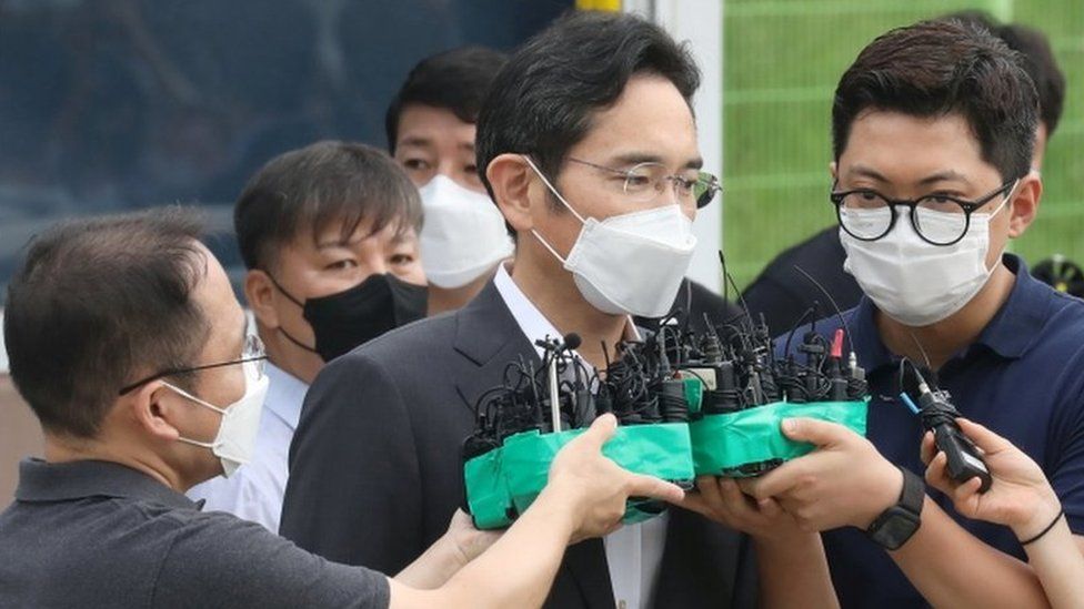 Samsung Electronics vice chairman Jay Y. Lee speaks as he is released on parole