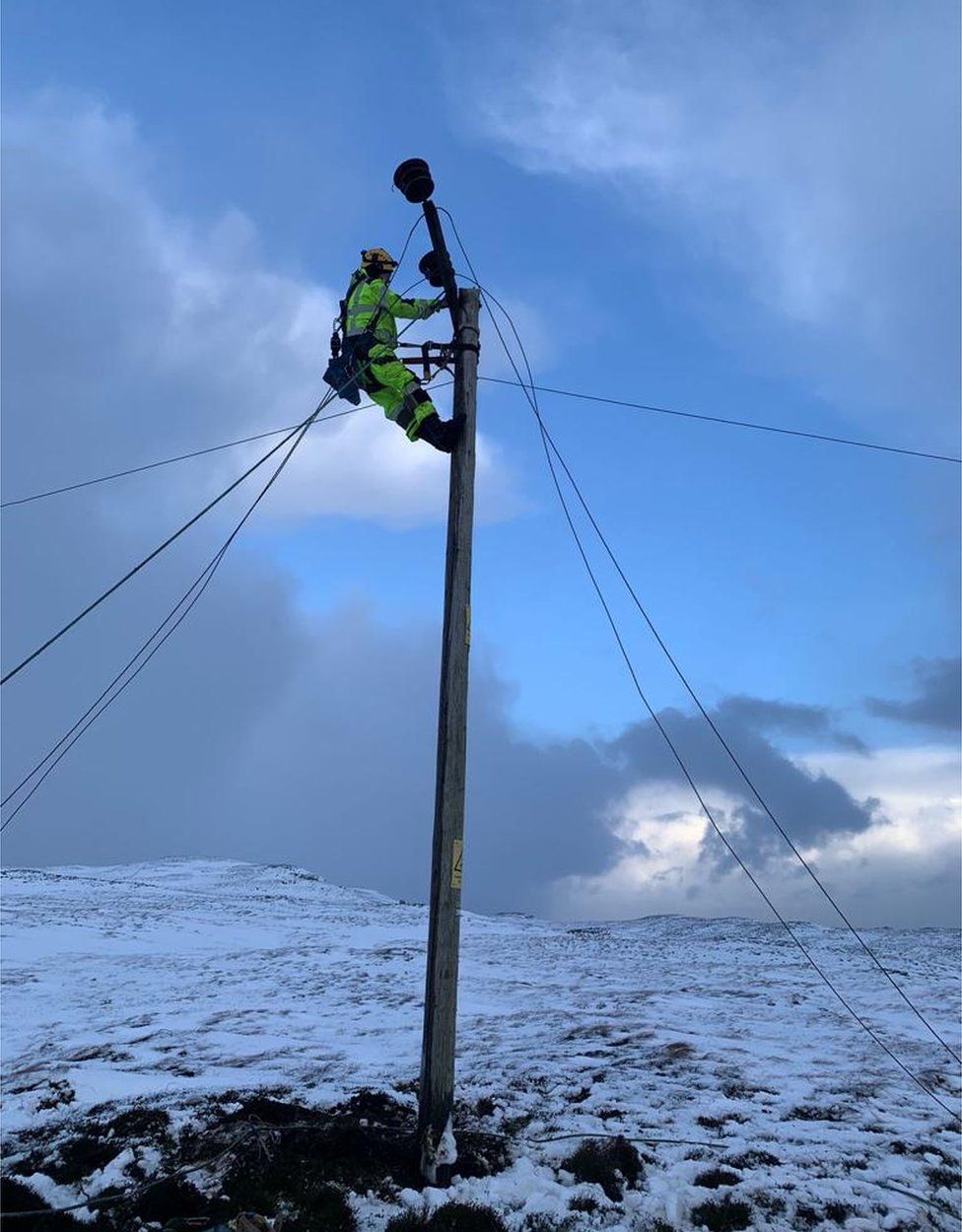 Engineer up a pole