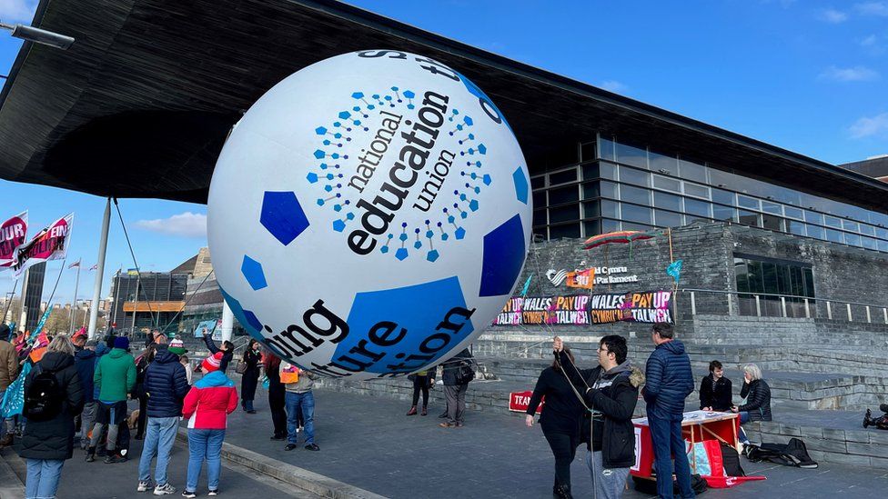 large baloon wiht union logo with a crowd in front of the Senedd
