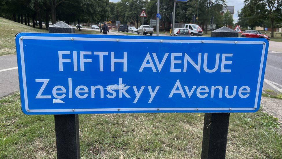 The Fifth Avenue - Zelenskyy Avenue sign