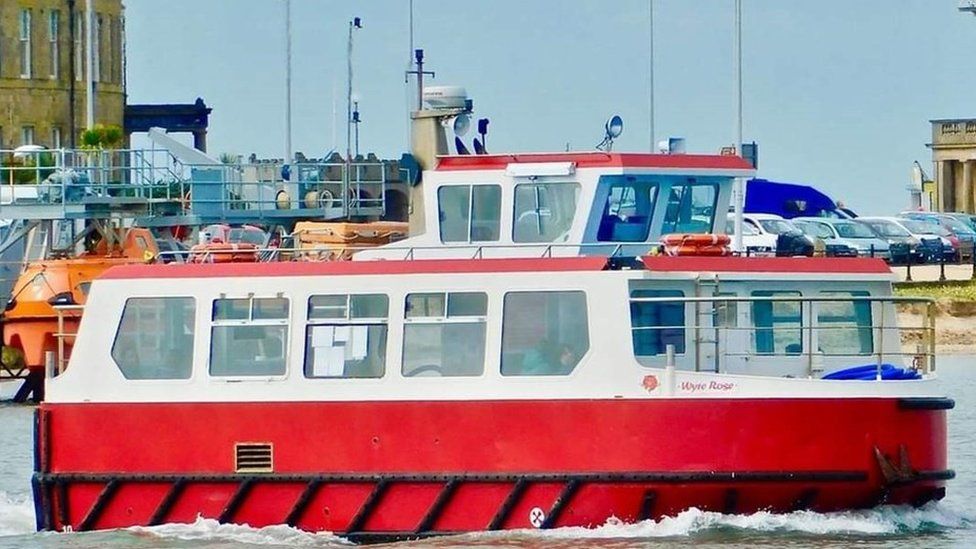 Storm Debi: Fleetwood to Knott End ferry suspended after damage - BBC News