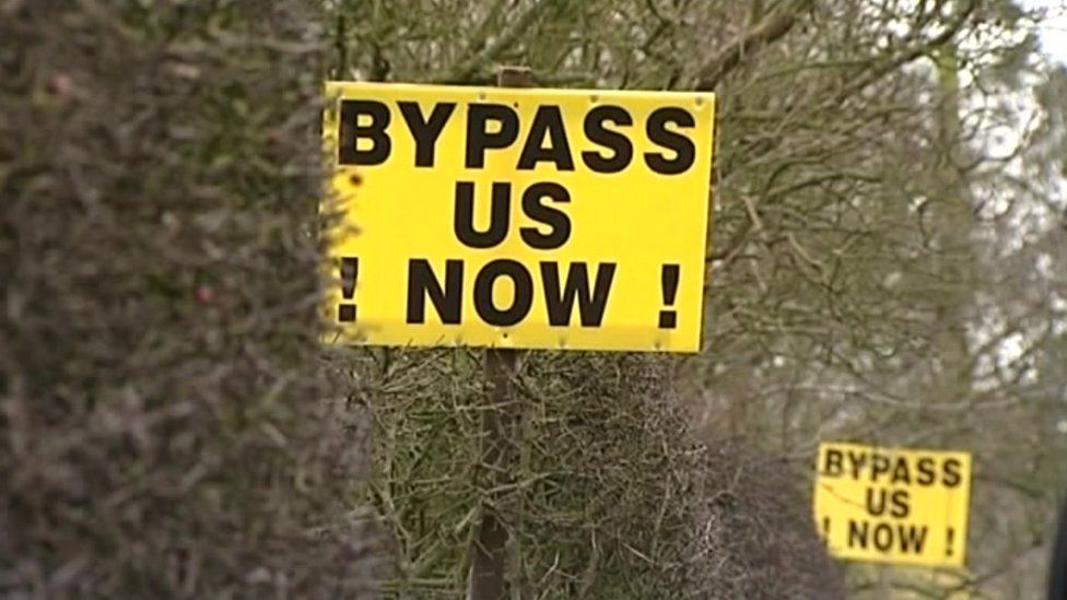 Long Stratton bypass campaign signs