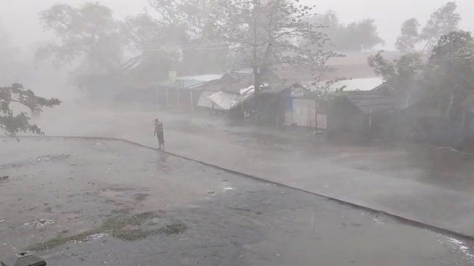 Strong winds and heavy rainfall at ThekayPyin Rohingya camp