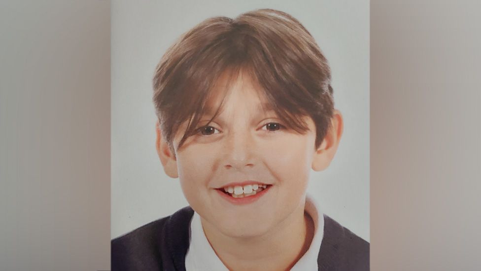 Boy 13 Dies Four Days After Being Hit By Car In Glasgow Bbc News