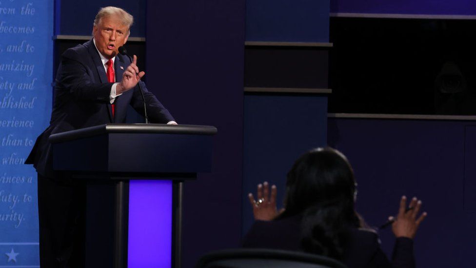 Трамп участвует в финальных дебатах 2020 года с Джо Байденом
