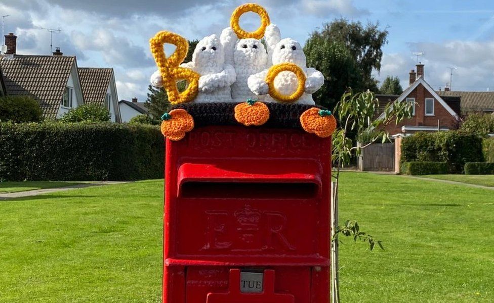 Halloween postbox topper in Farnsfield, Nottinghamshire