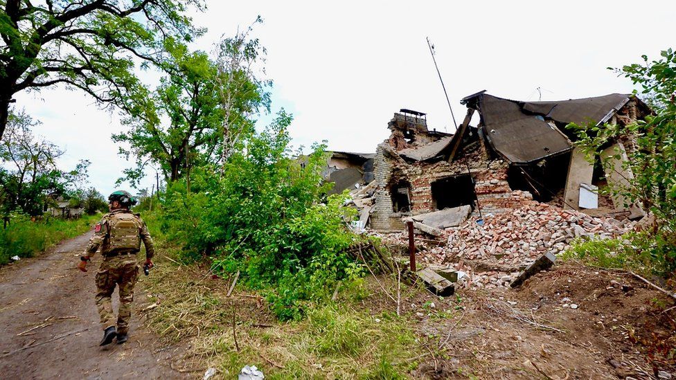 Destroyed building in Blahodatne