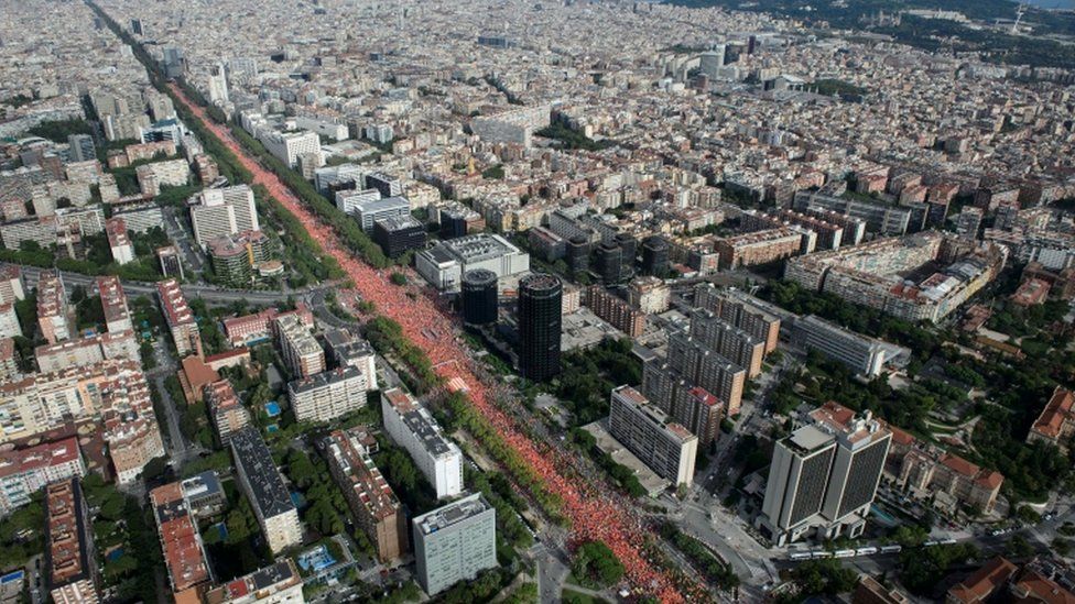 A line of red shirts in central Barcelona