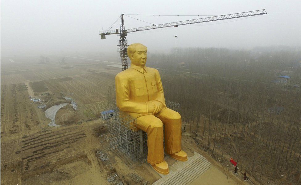 Giant, gold coloured Mao statue