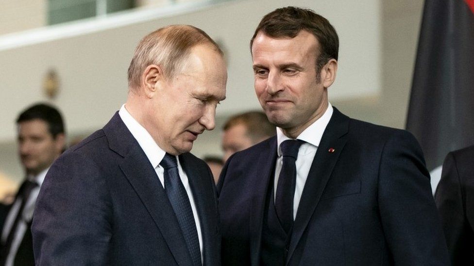 French President Emmanuel Macron (R) and Russian President Vladimir Putin (L) arrive for a family picture at the Chancellery on January 19, 2020 in Berlin, Germany.