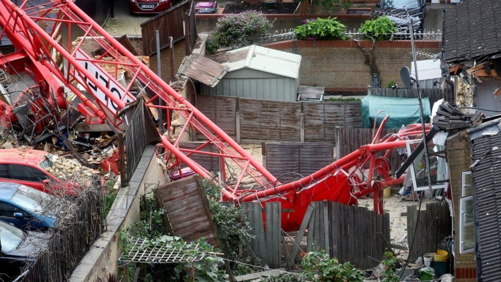 Bow crane collapse