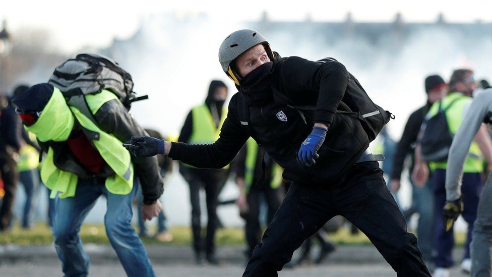 Protesters wearing yellow vests clash with French riot police during a demonstration in Paris, 16 February 2019