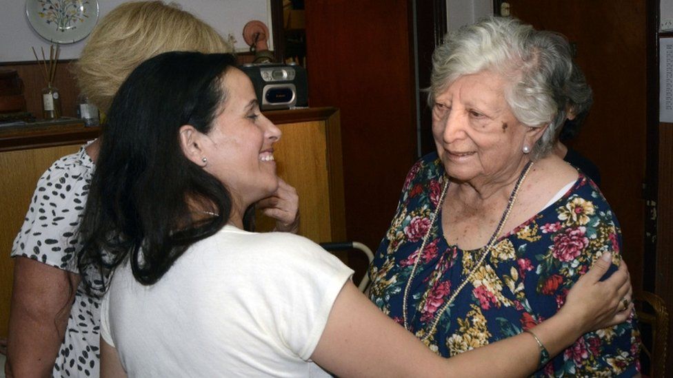 Maria "Chicha" Mariani (left) and the woman mistakenly identified as Clara Anahi Teruggi