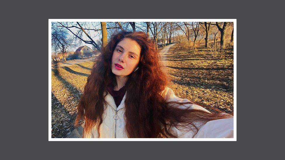 Angelina Chaban posa para una foto en Kramatorsk