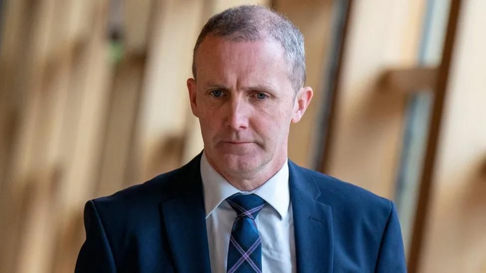 Michael Matheson given record Holyrood ban over iPad scandal - BBC News