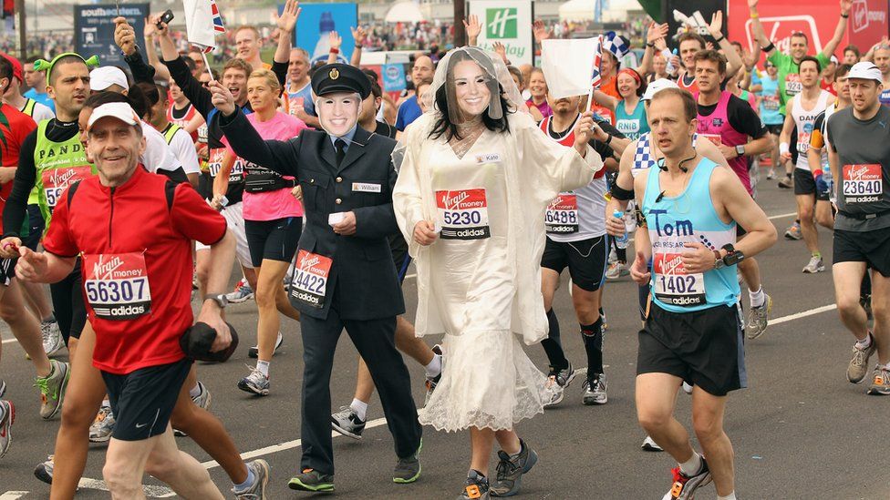 Gøre mit bedste Great Barrier Reef vælge London Marathon: The wacky outfits embraced by runners - BBC News