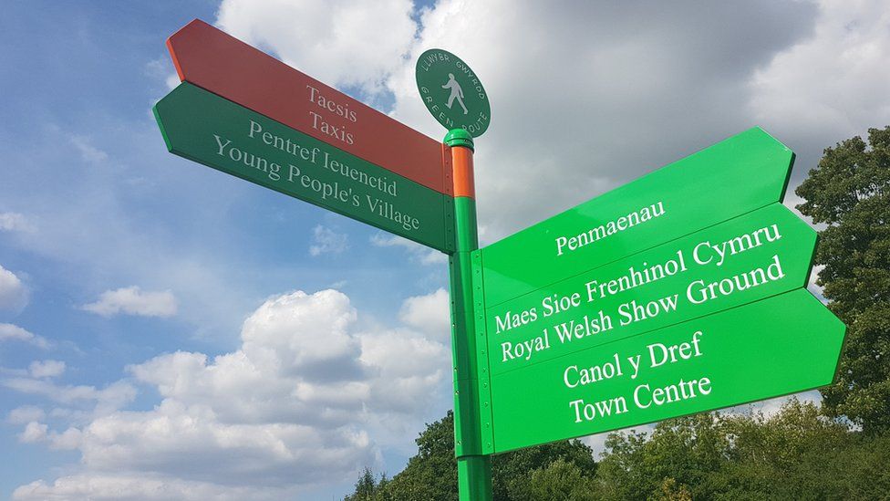 Signposts show the new "green route"