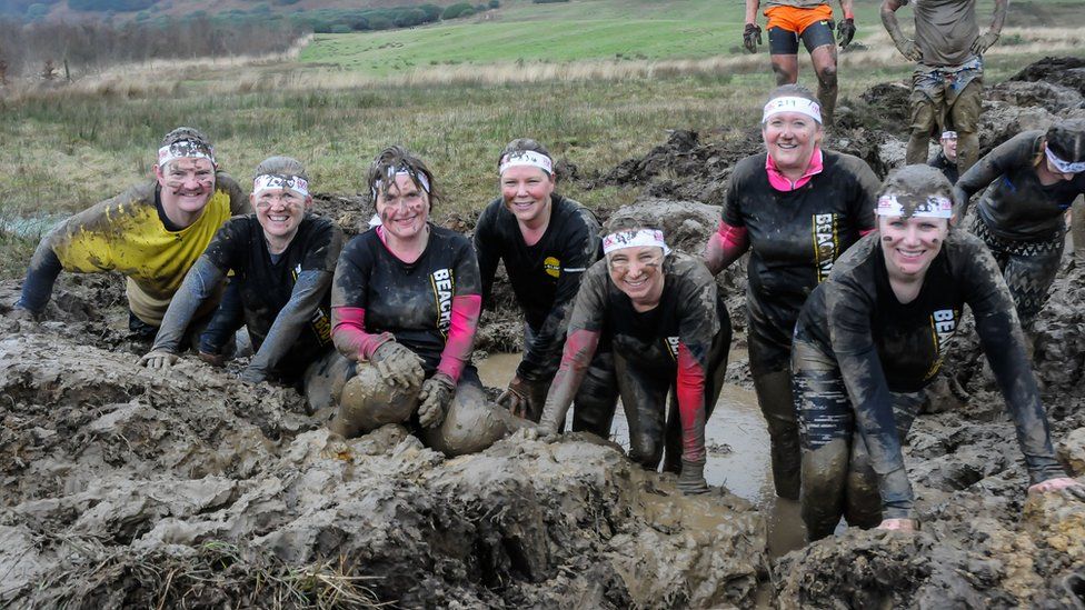 Fun in the mud: The rise of obstacle course races in Wales - BBC News