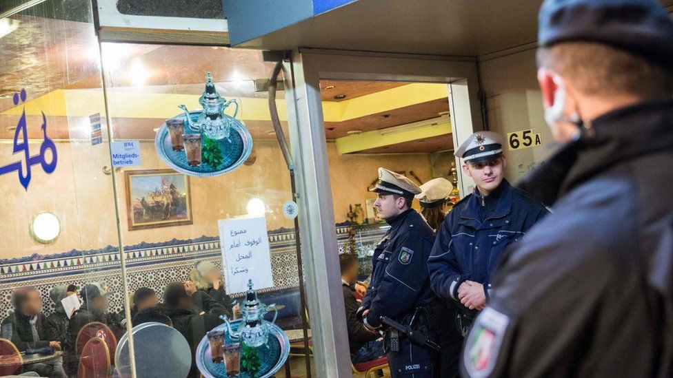 Police checks in Duesseldorf, 16 Jan 16