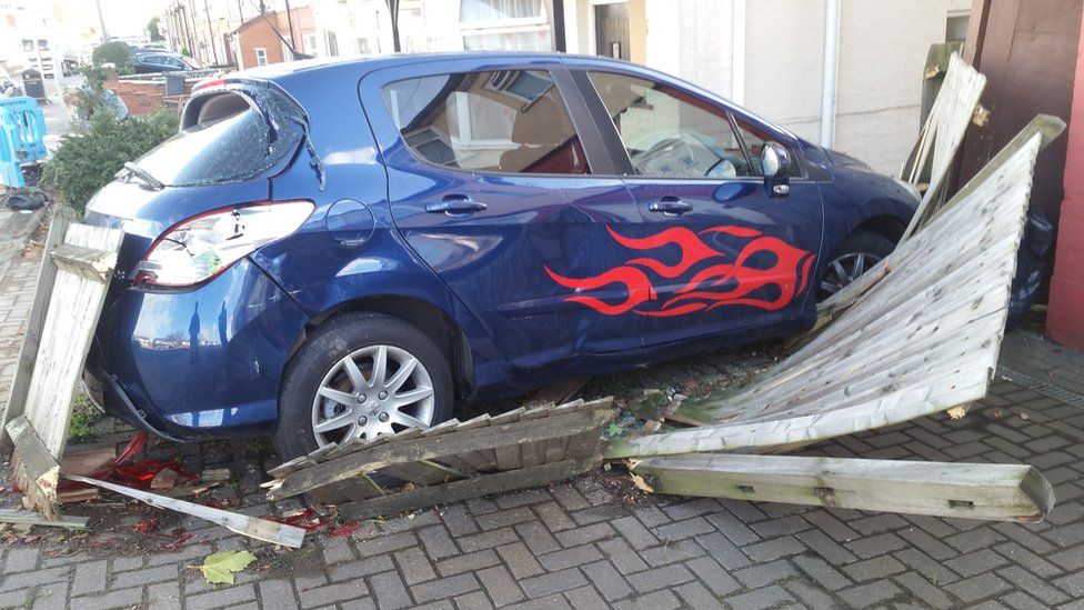 Two Hurt As Three Cars Crash In Luton 'race Track' Road - BBC News