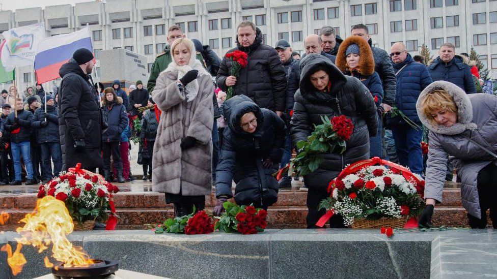 Participants lay flowers near the Eternal Flame memorial in Samara, Russia, January 3, 2023