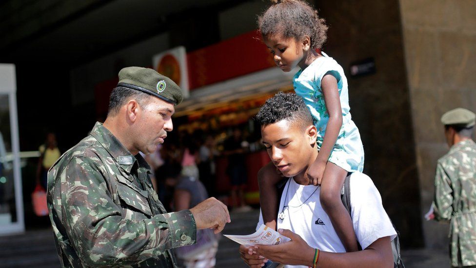 An army soldier explain how to combat the Aedes aegypti mosquito at the Central station in Rio de Janeiro, 13 Feb 2016.