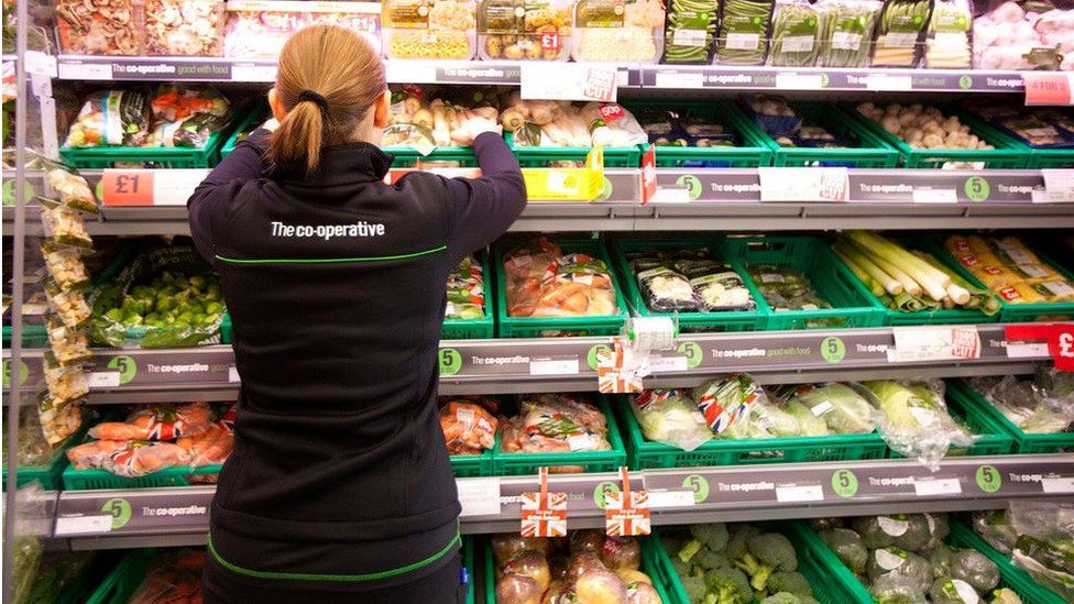 Marks & Spencer sets out 'competitive advantage' that stores give