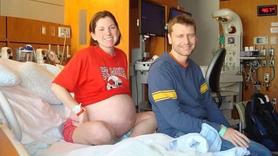 Lauren Perkins and her husband in the hospital before Lauren gave birth