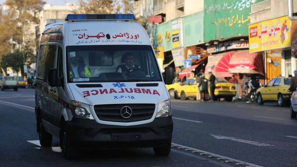 Архивное фото машины скорой помощи на улице в Тегеране, Иран (30 ноября 2019 г.)