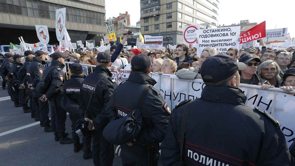 Residents protest against the decision by the authorities to demolish soviet five-storey houses in Moscow, Russia, May 14, 2017.