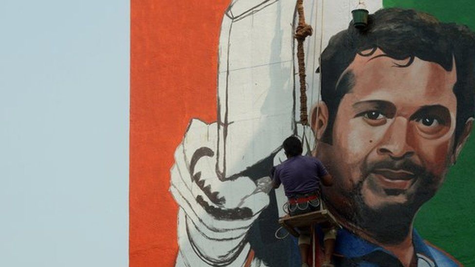 Indian artist Ranjit Dahiya works on a mural of cricketer Sachin Tendulkar on the wall of a sports club building in Mumbai on November 8, 2013