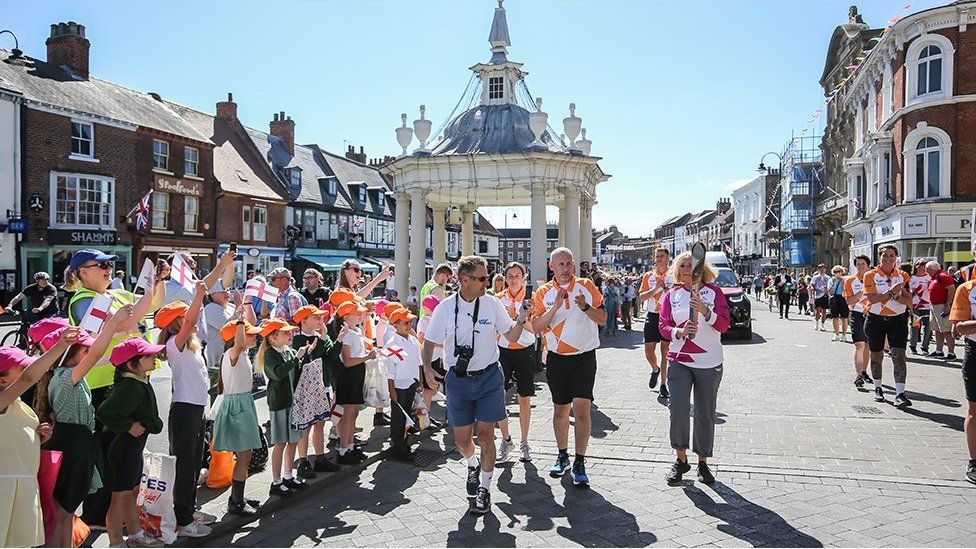 Commonwealth Games Queen's Baton Relay Yorkshire leg continues BBC News