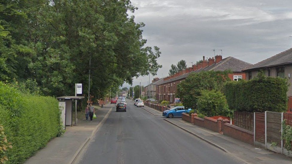 Farnworth stabbing: Teenage boy attacked - BBC News