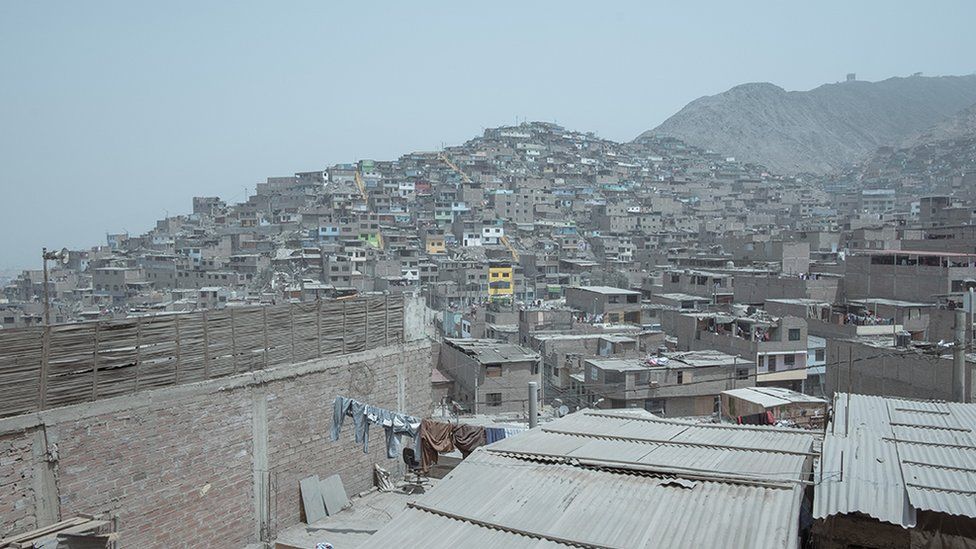 View of the populated hill of the San Juan de Lurigancho neighbourhood