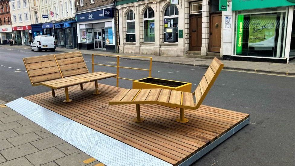 Louth Graffiti attack on controversial town centre seats BBC News