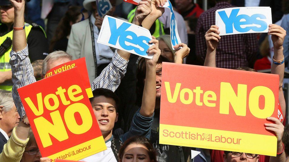 Yes and No campaigners in 2014