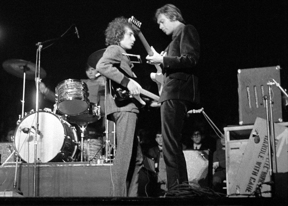 Bob Dylan and the Manchester Free Trade Hall 'Judas' show - BBC News